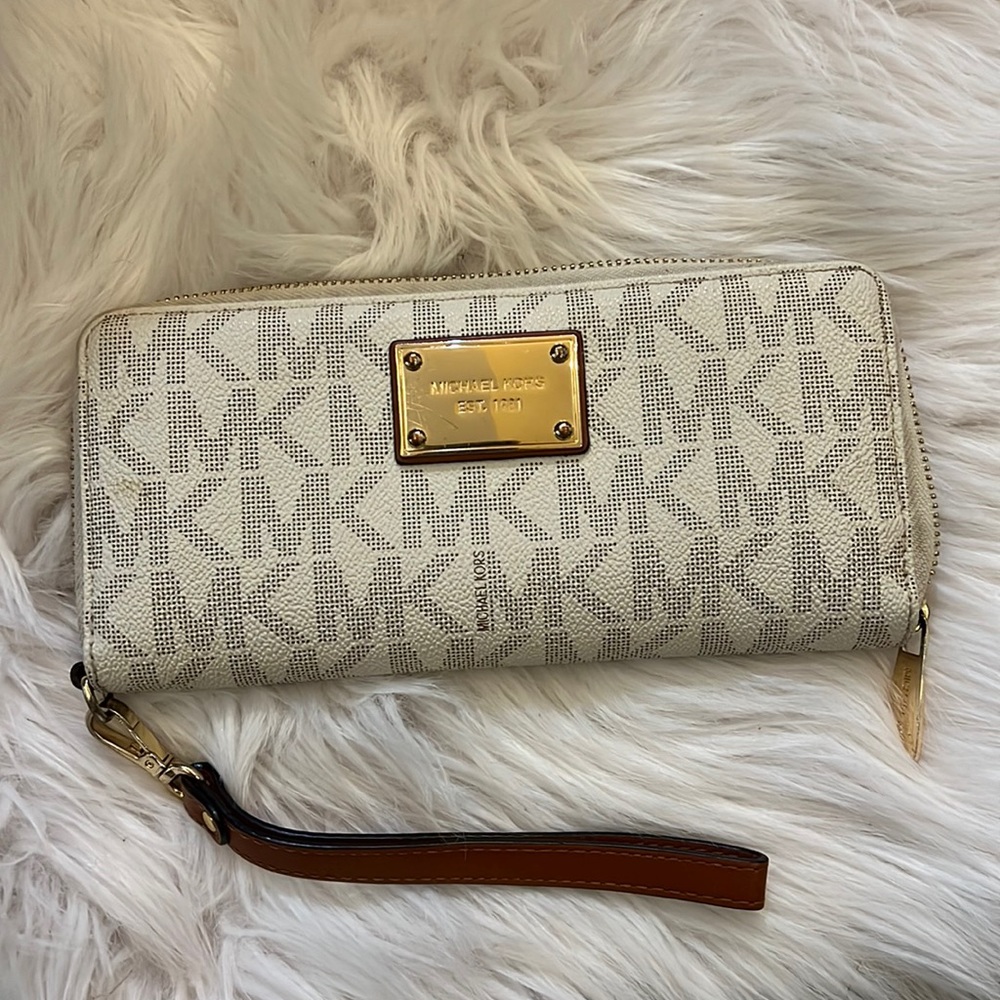 Michael Kors Continental Zip Wallet